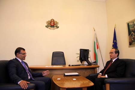 Deputy PM Nhan holds talks with Bulgarian counterpart - ảnh 1